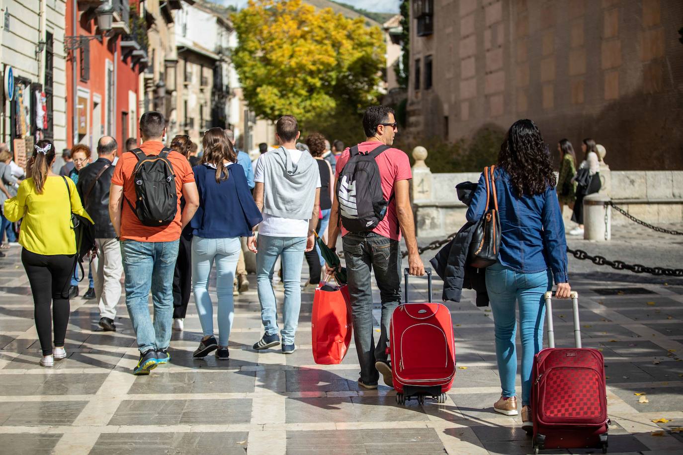 La Alcaicería, a rebosar de gente a lo largo de la jornada de hoy.