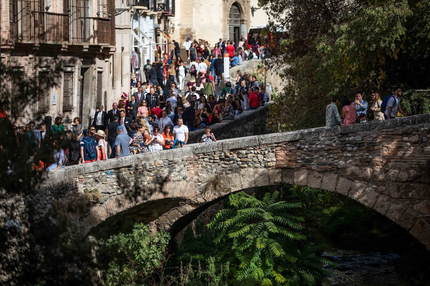 La Alcaicería, a rebosar de gente a lo largo de la jornada de hoy.