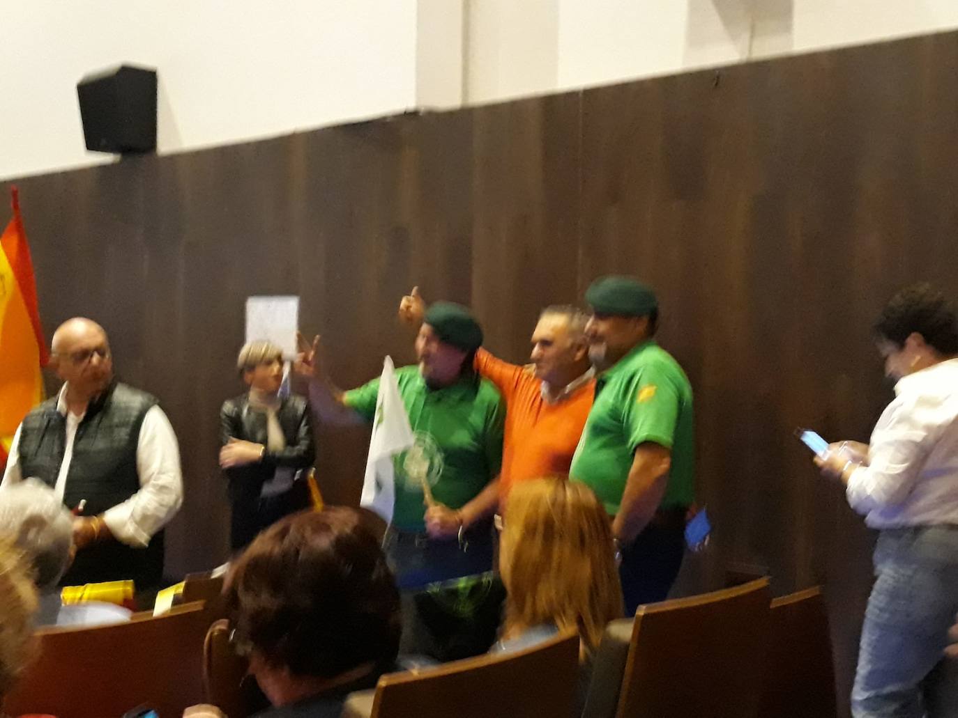 Decenas de motrileños se han congregado para recibir al político madrileño