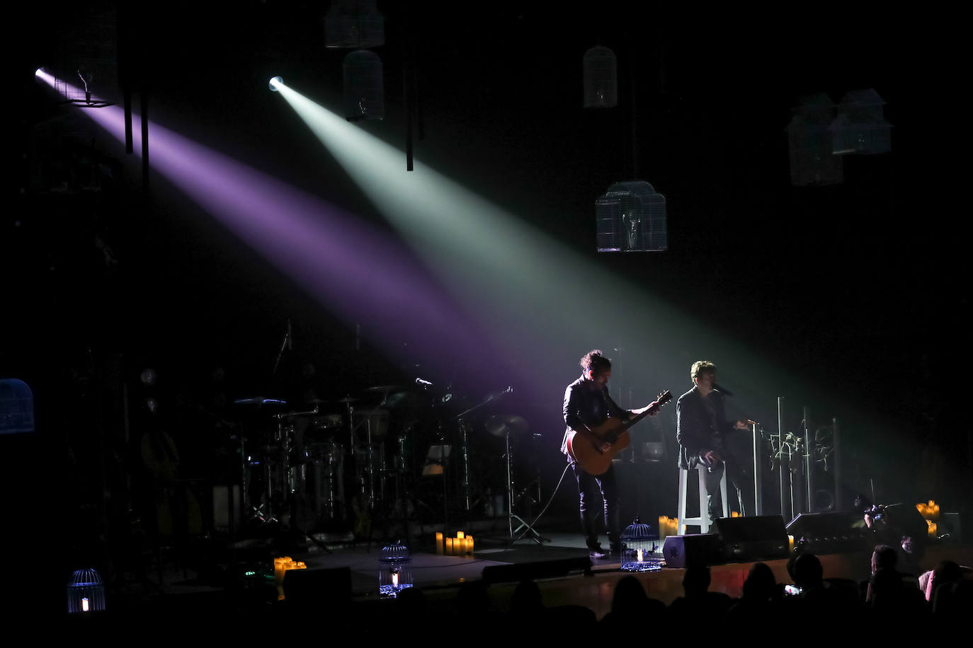 El artista barcelonés cautivó anoche al público granadino en el Palacio de Congresos, donde repasó cuatro décadas de música