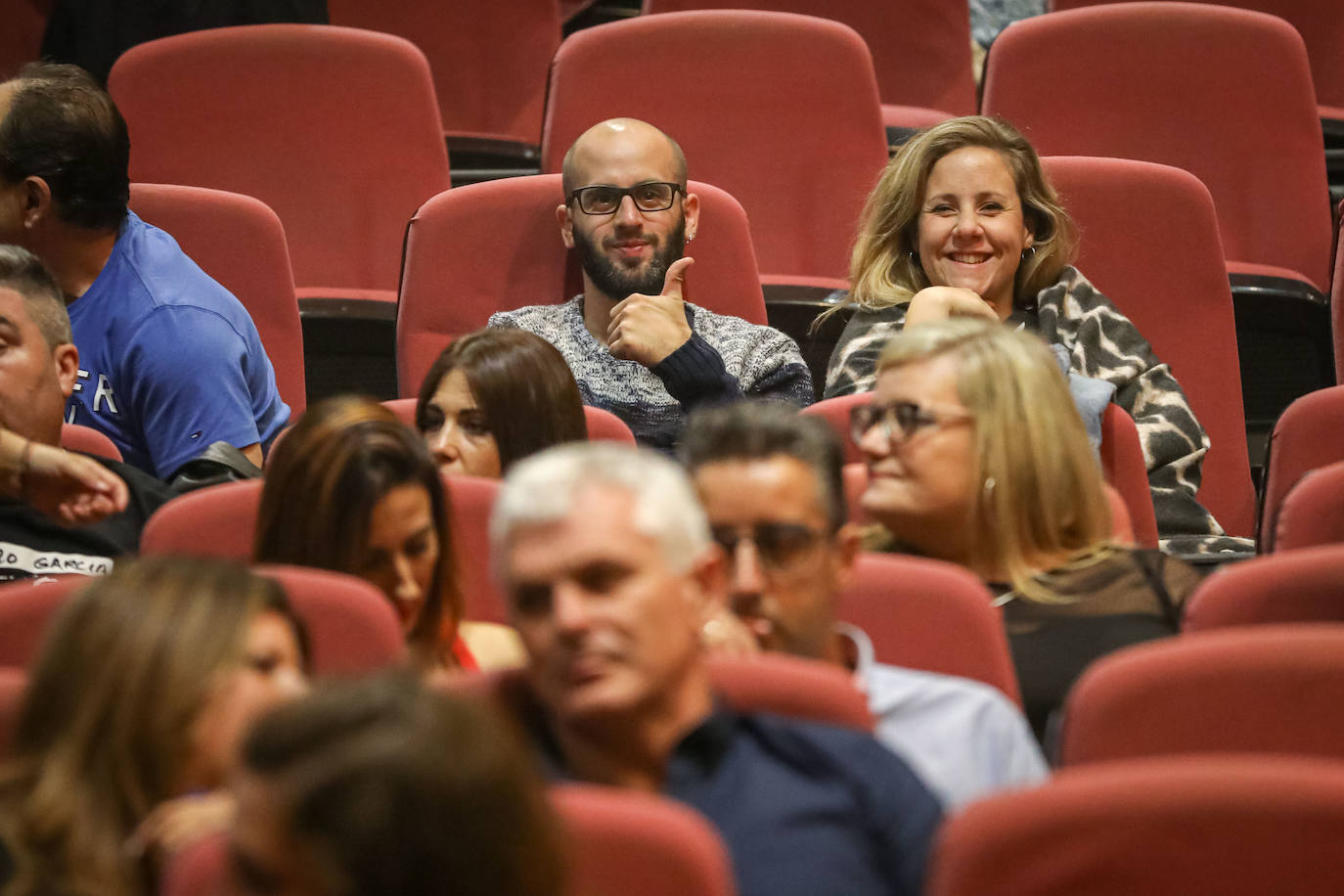 El artista barcelonés cautivó anoche al público granadino en el Palacio de Congresos, donde repasó cuatro décadas de música