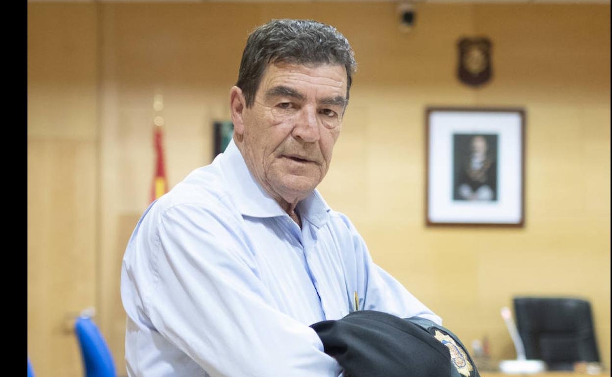 Emilio Calatayud, tras celebrar una vista en los juzgados de Menores de Granada.