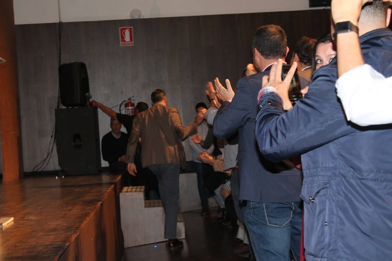 Decenas de motrileños se han congregado para recibir al político madrileño