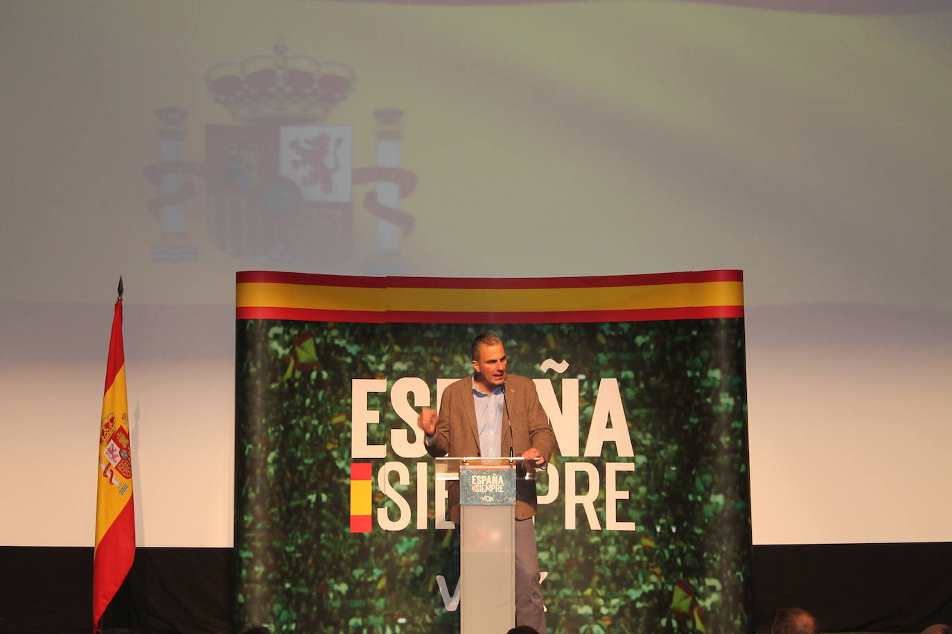 Decenas de motrileños se han congregado para recibir al político madrileño