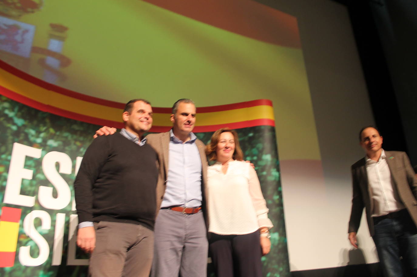 Decenas de motrileños se han congregado para recibir al político madrileño