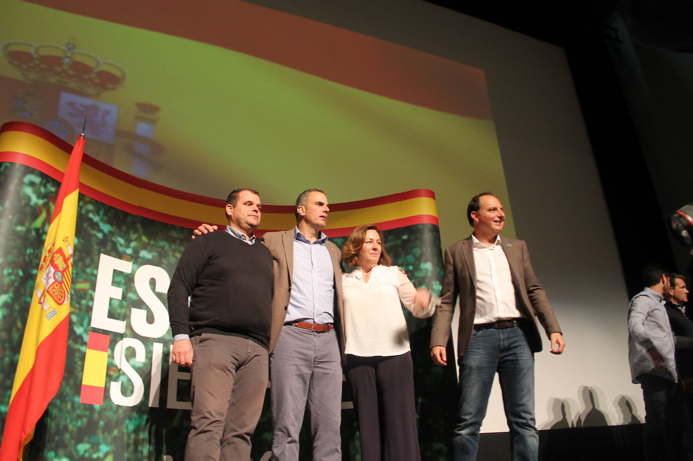 Decenas de motrileños se han congregado para recibir al político madrileño