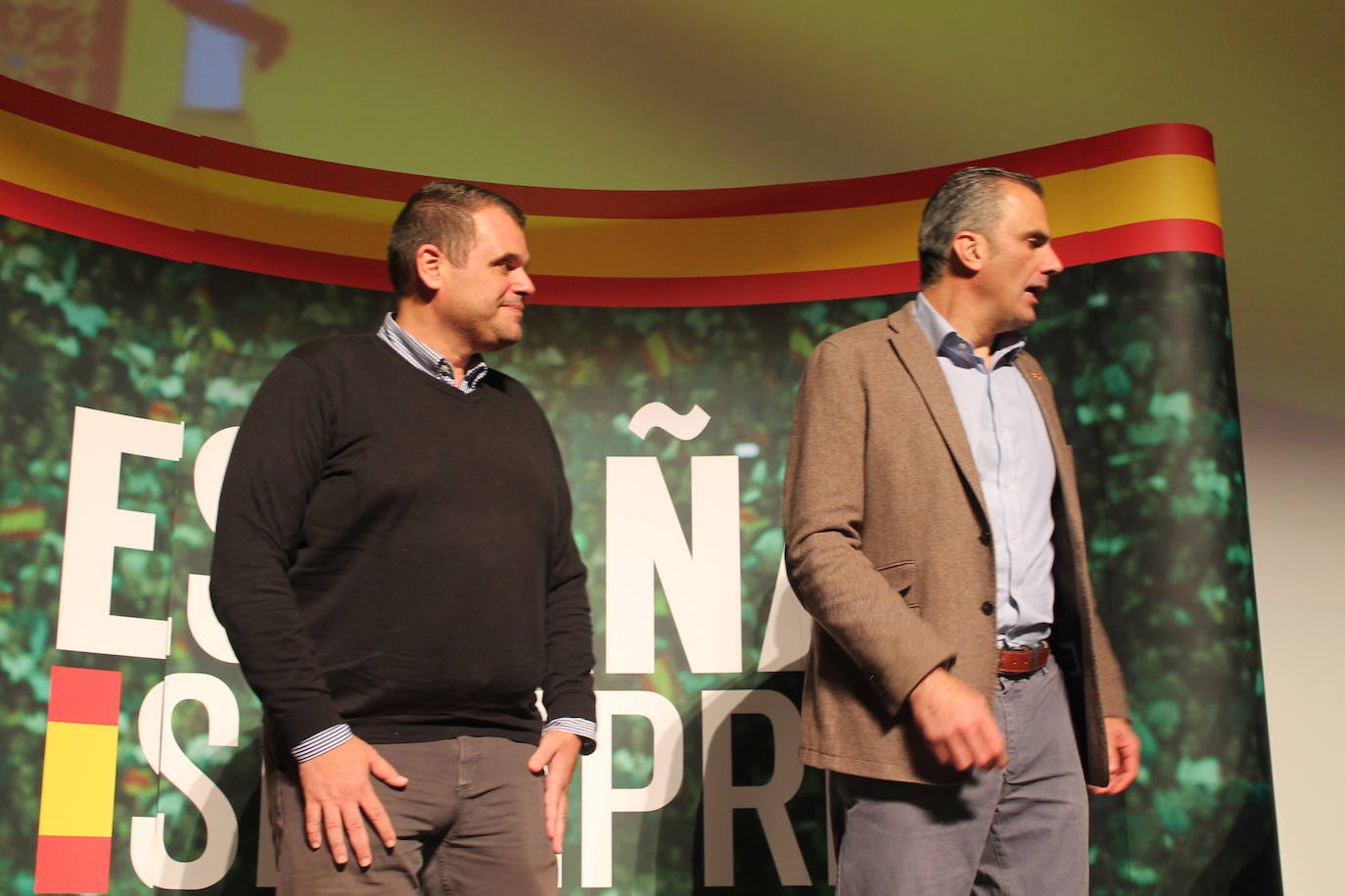 Decenas de motrileños se han congregado para recibir al político madrileño