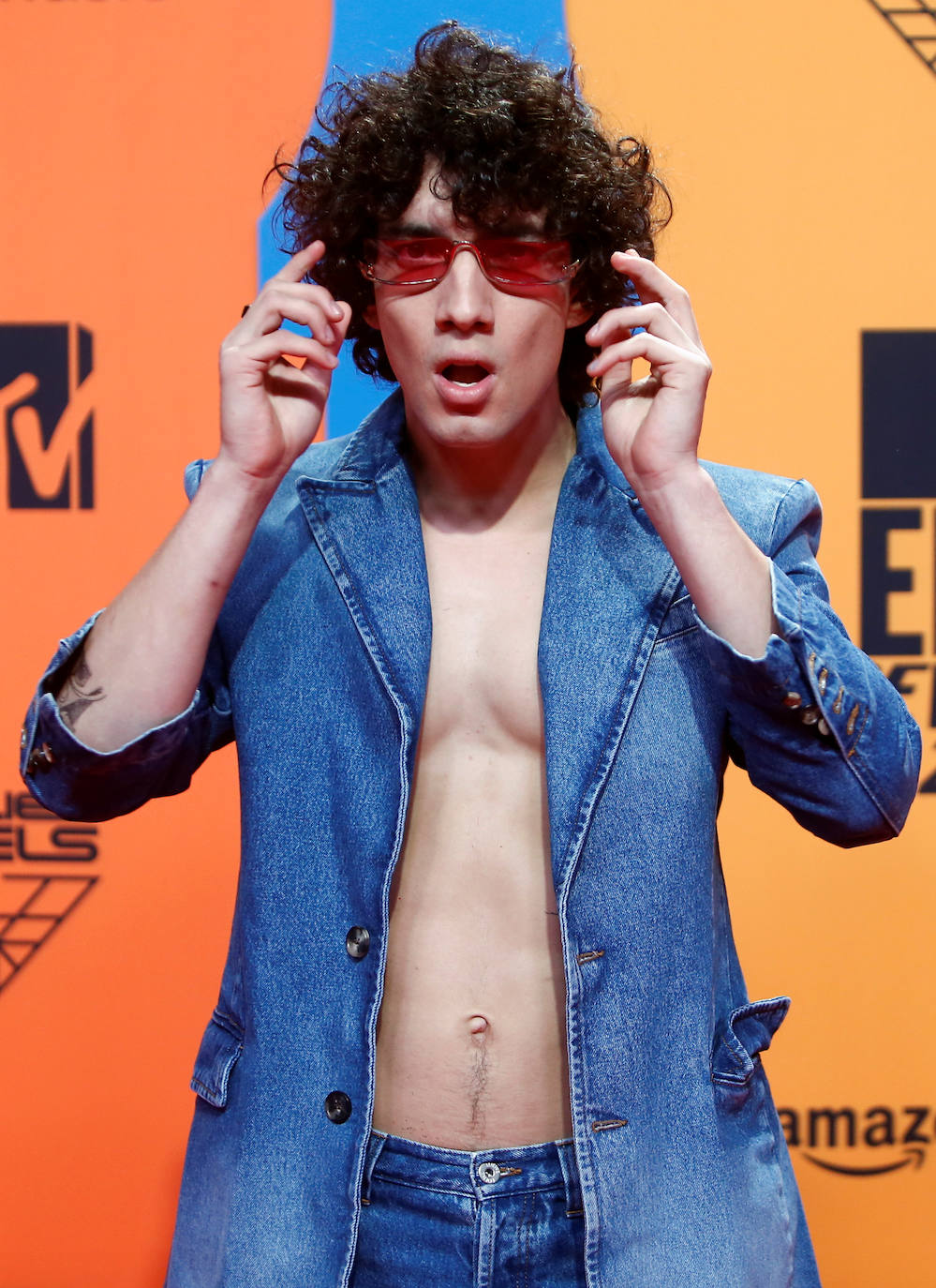 Sevilla acogió unos galardones que premiaron a la granadina Lola Índigo como Mejor Artista de España