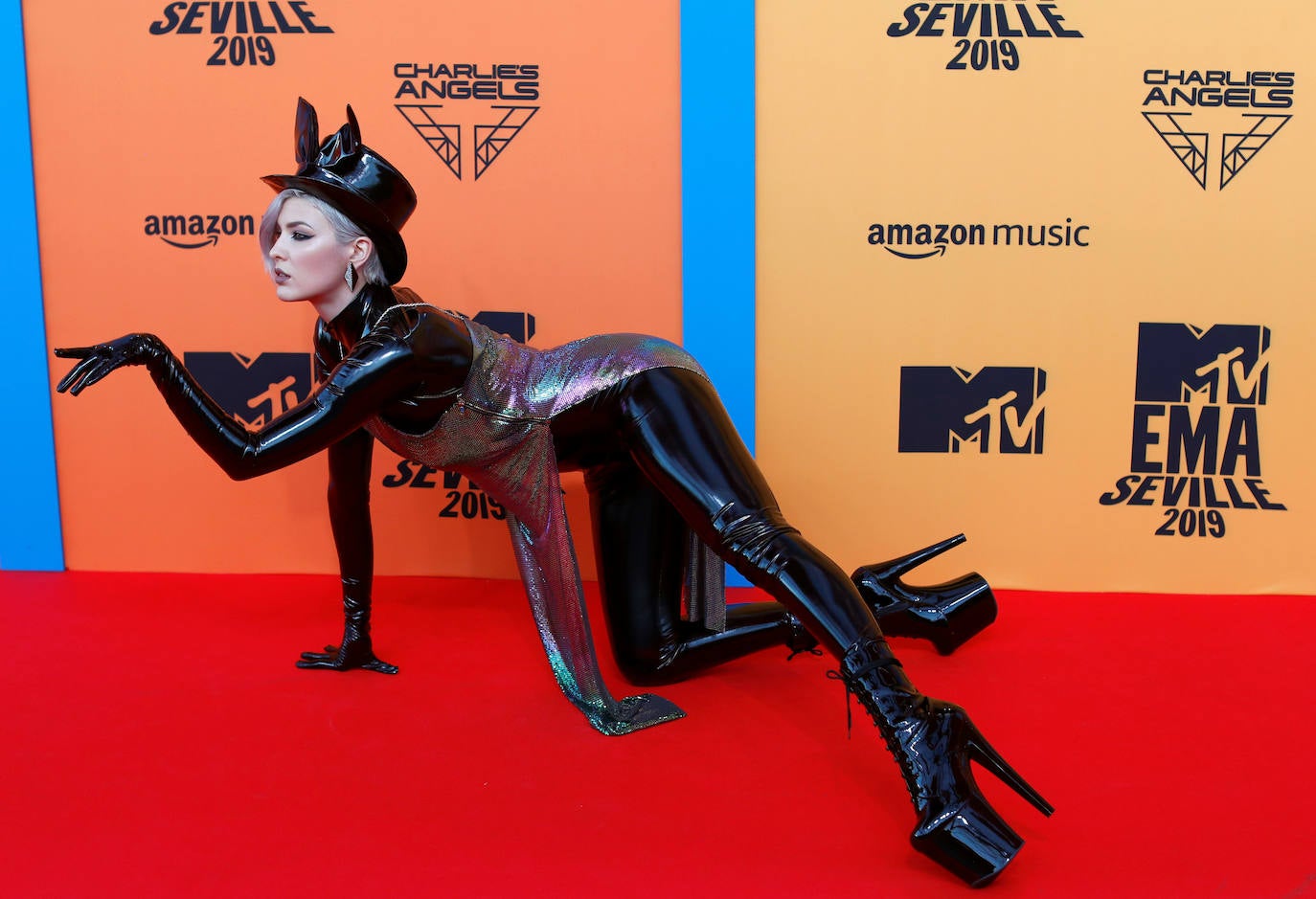 Sevilla acogió unos galardones que premiaron a la granadina Lola Índigo como Mejor Artista de España