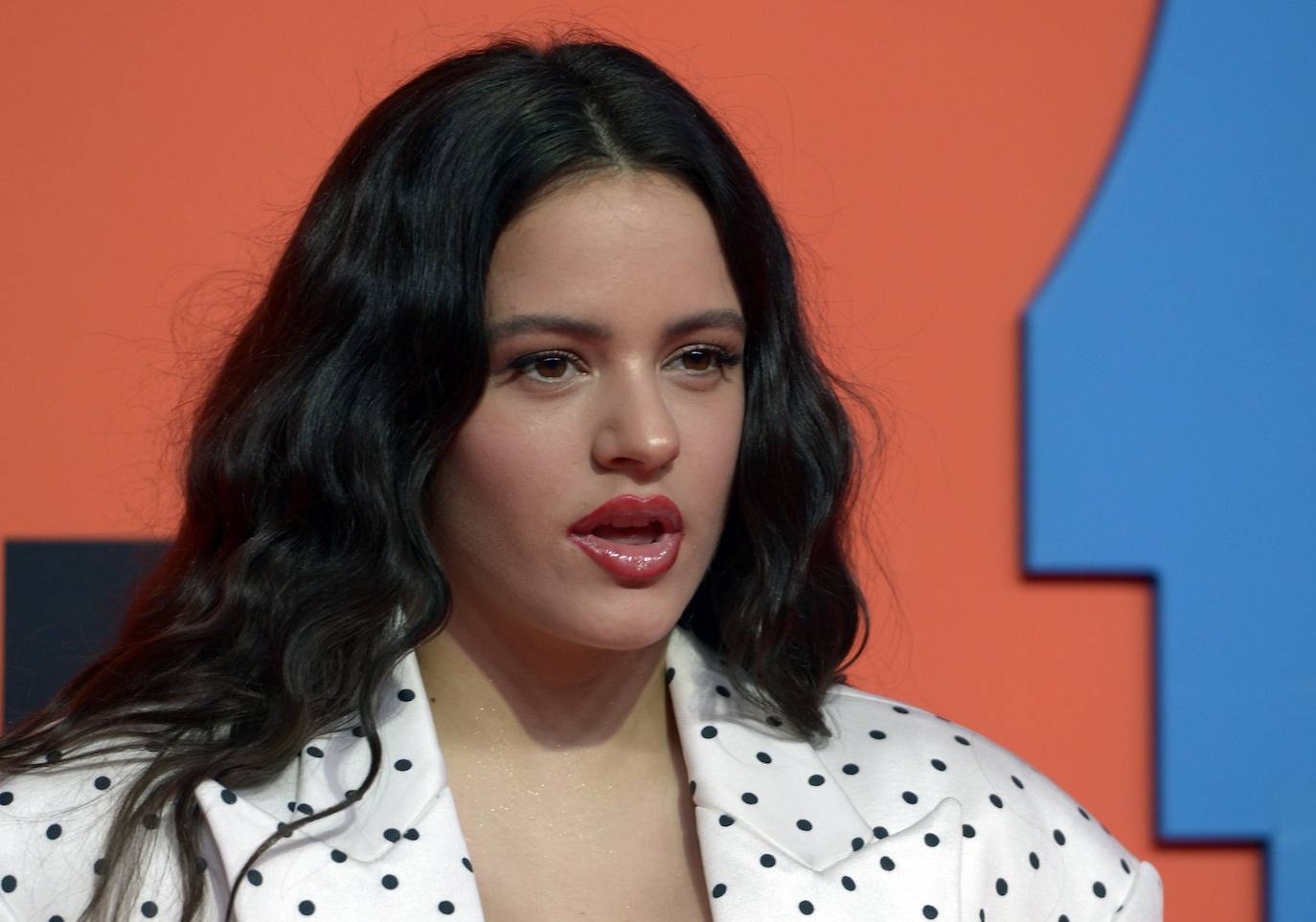 Sevilla acogió unos galardones que premiaron a la granadina Lola Índigo como Mejor Artista de España