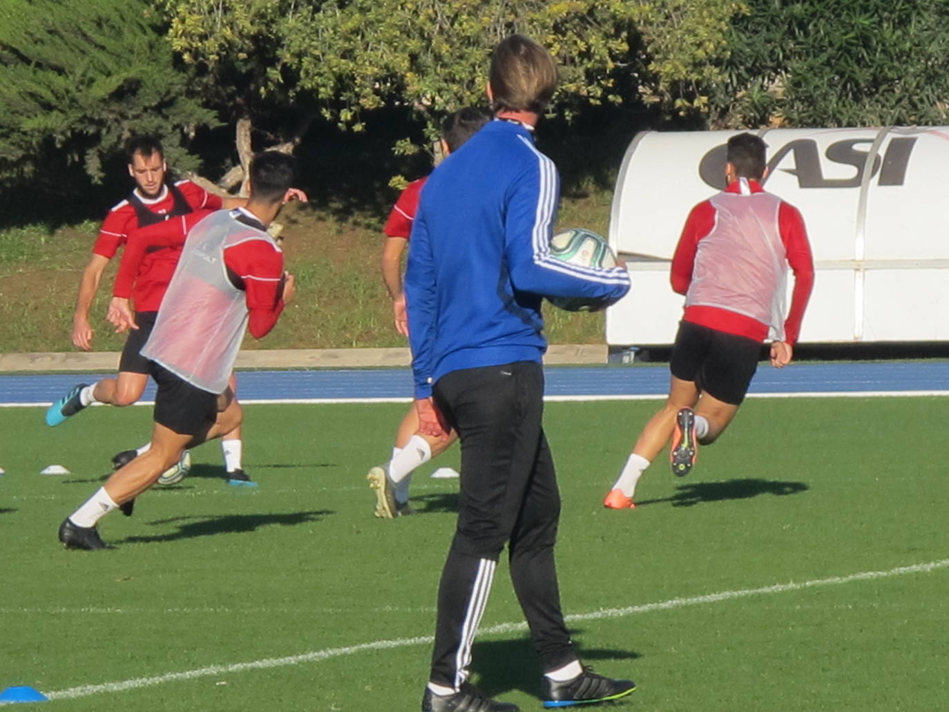 El madrileño se hizo cargo de la primera plantilla y su estreno fue ante una gran expectación