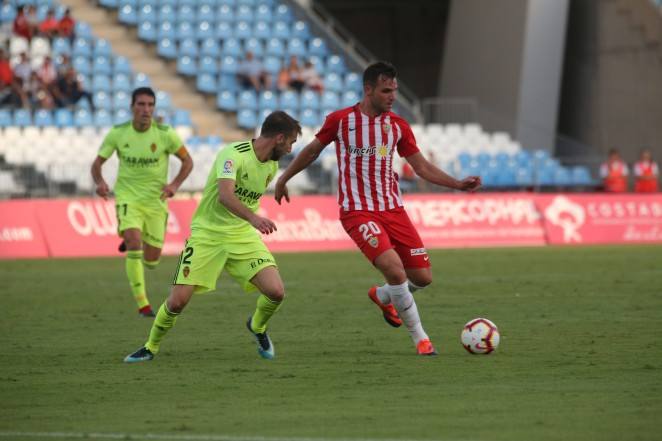 Una jugada del partido de la pasada temporada, disputado entre almerienses y zaragozanos, que finalizó con la victoria (2-1) del conjunto rojiblanco.