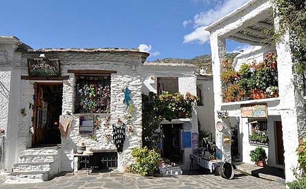 Una de las calles de la localidad de Pampaneira