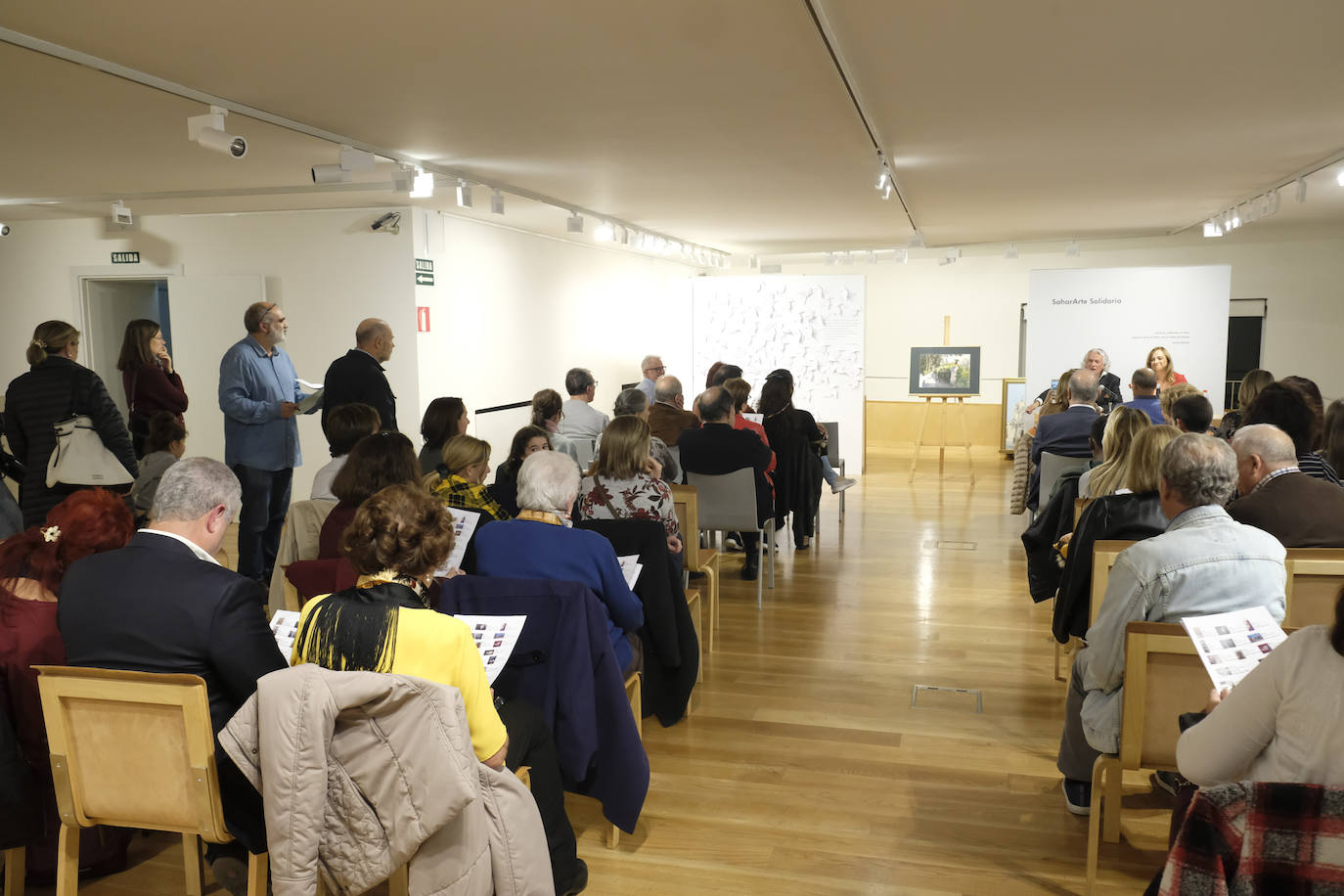 Fotos: Así fue la subasta solidaria para la Asociación de Amigos del Pueblo Saharaui