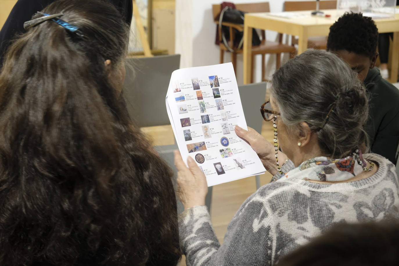 Fotos: Así fue la subasta solidaria para la Asociación de Amigos del Pueblo Saharaui