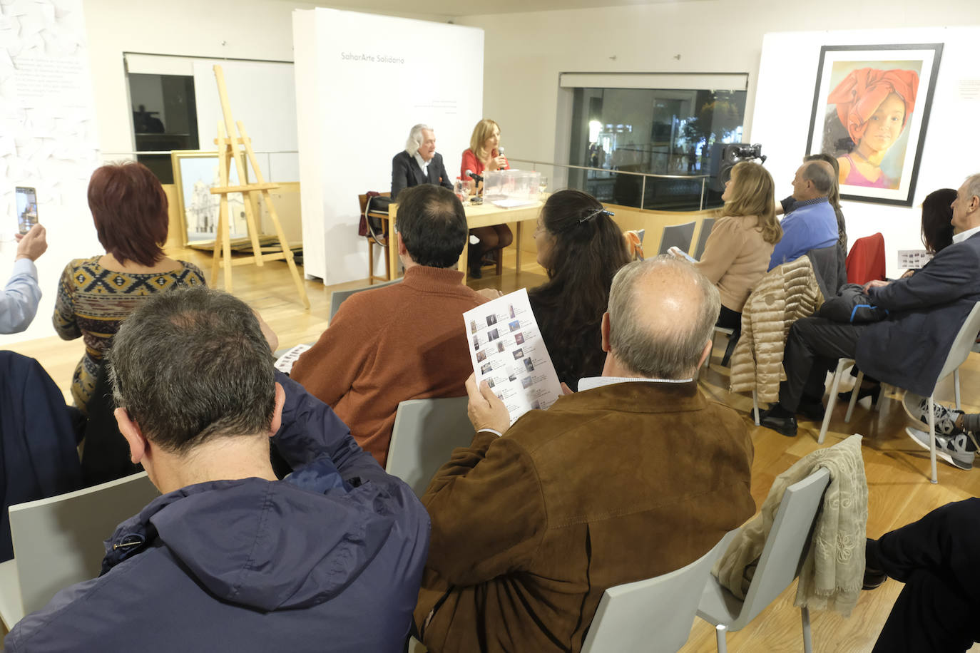 Fotos: Así fue la subasta solidaria para la Asociación de Amigos del Pueblo Saharaui