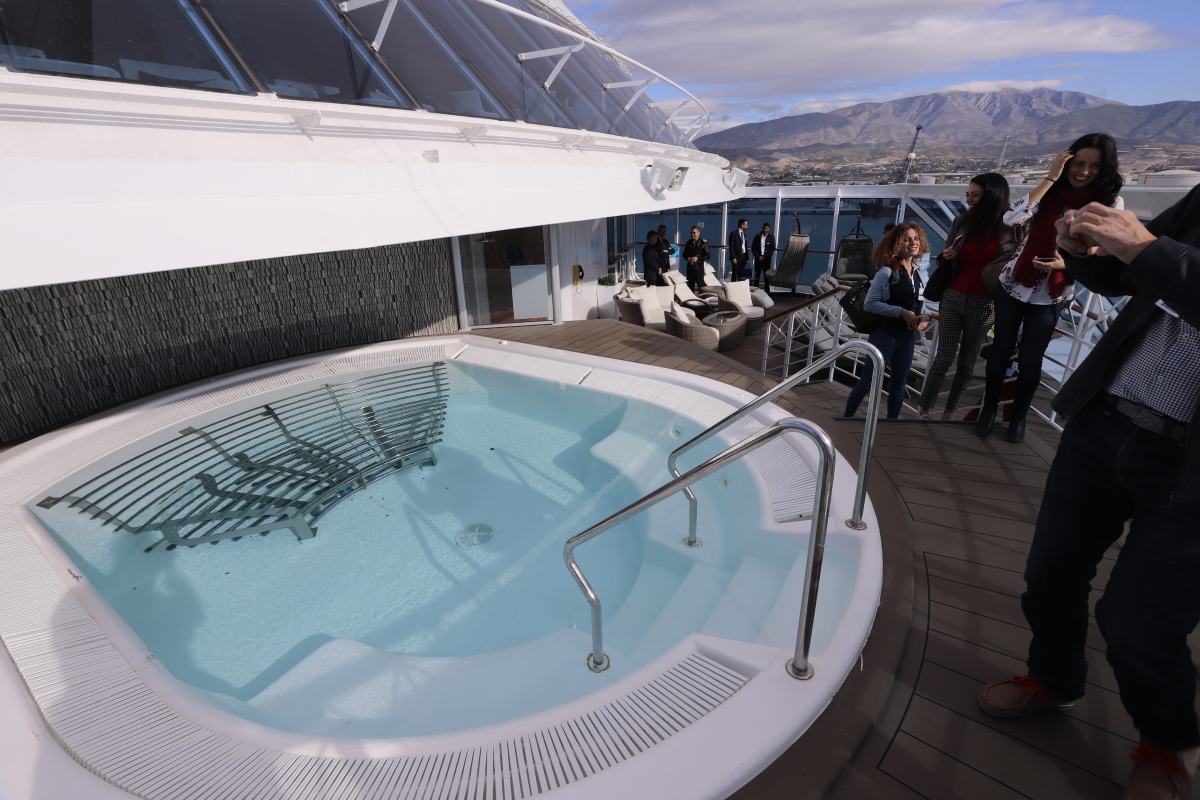 Fotos: Entramos en el crucero de lujo Azamara Pursuit que está en Motril