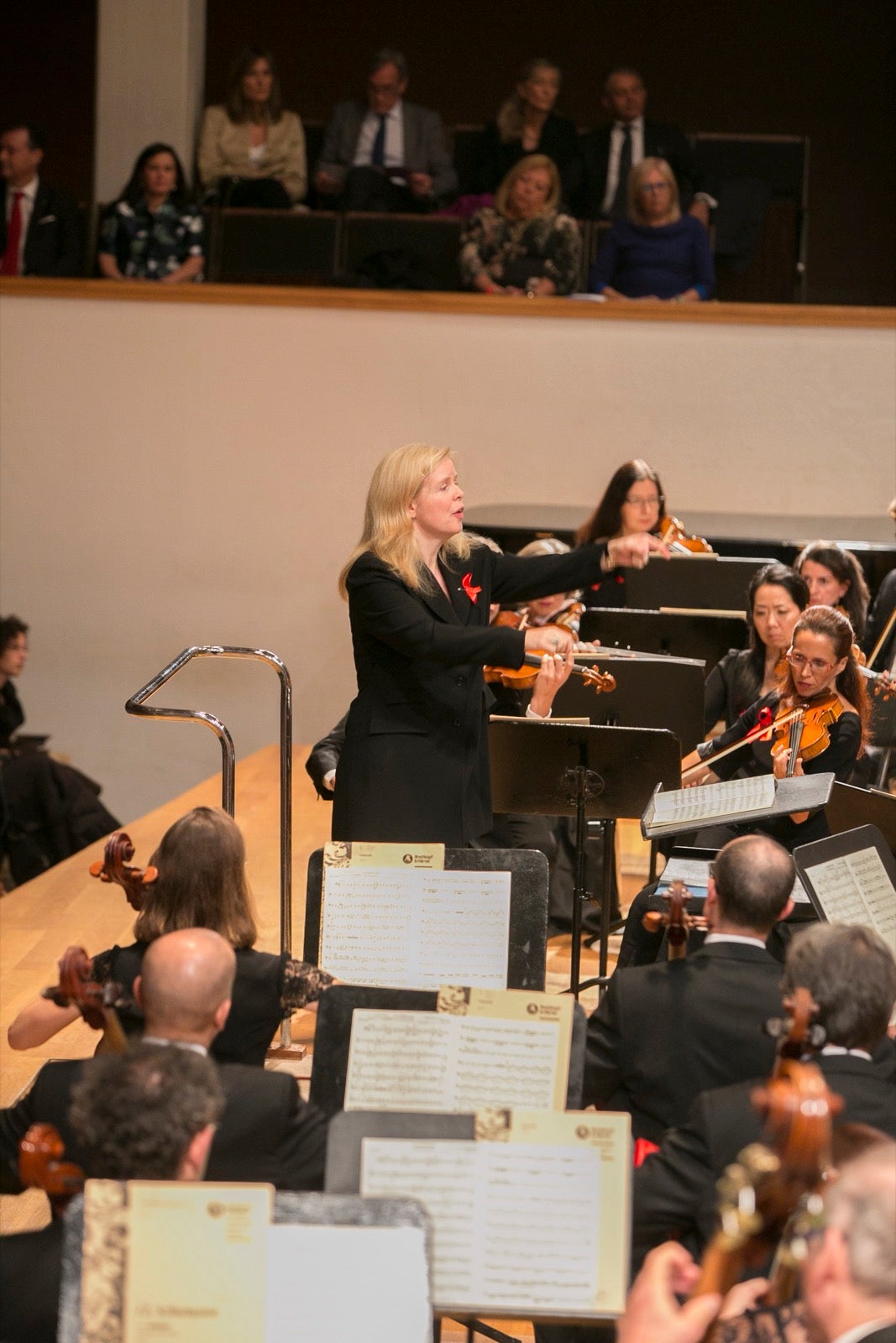 La Orquesta Ciudad de Granada ofreció, con dirección de Catherine Larsen-Maguire, un concierto con marcado protagonismo femenino en el que pudimos escuchar obras de Fanny Mendelssohn, Clara Schumann y Louise Farrenc. 
