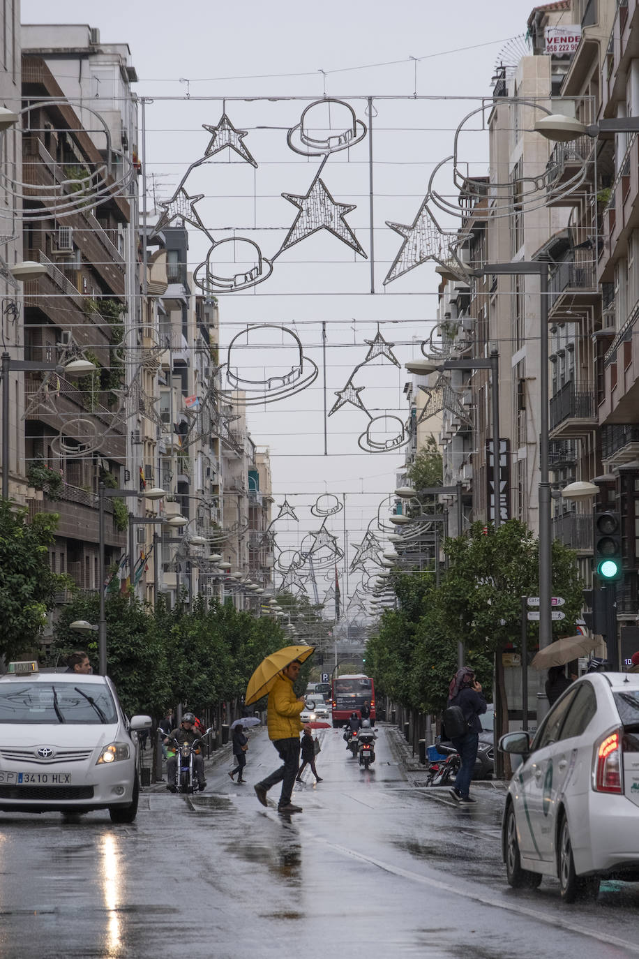 Recorremos las clles de la capital para mostrar cómo están las tareas de montaje del alumbrado navideño.