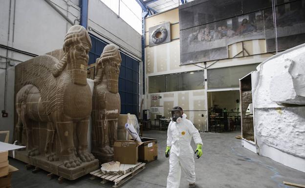 Moldes de las dos esculturas aladas que Factum Arte ha utilizado para las copias de los 'lamassu' que acaban de ser instaladas en la Universidad de Mosul, en Irak. 