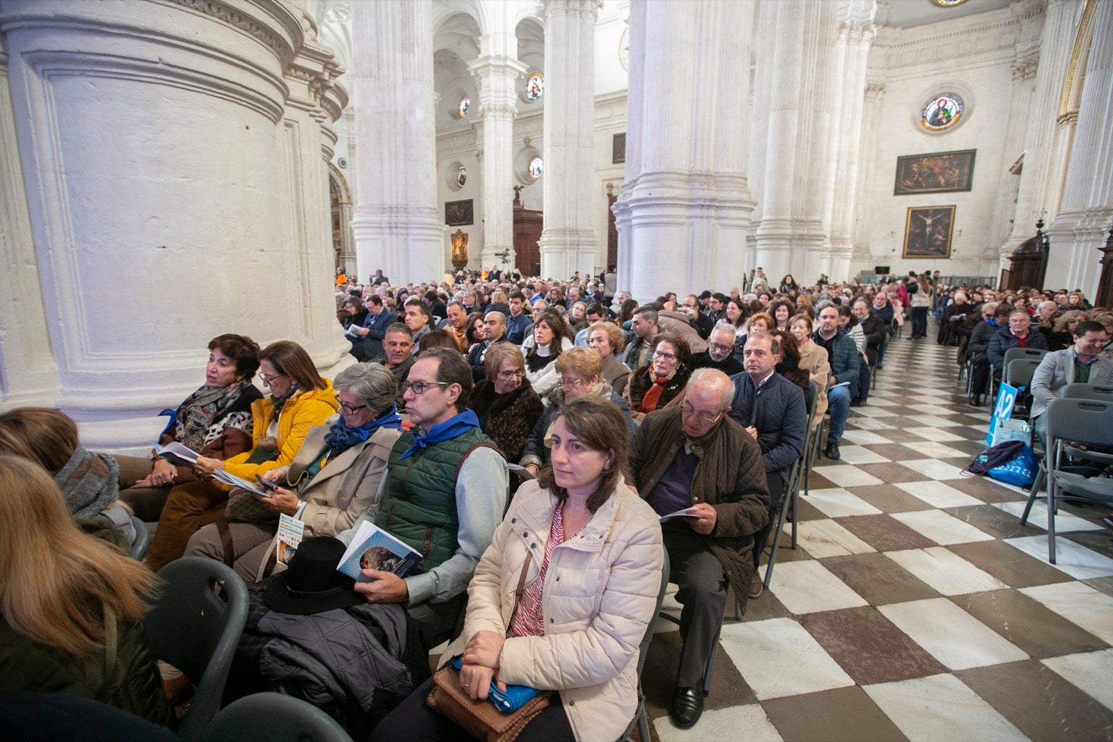 Los mejores momentos y el ambiente de lo vivido en la catedral de Granada este sábado.