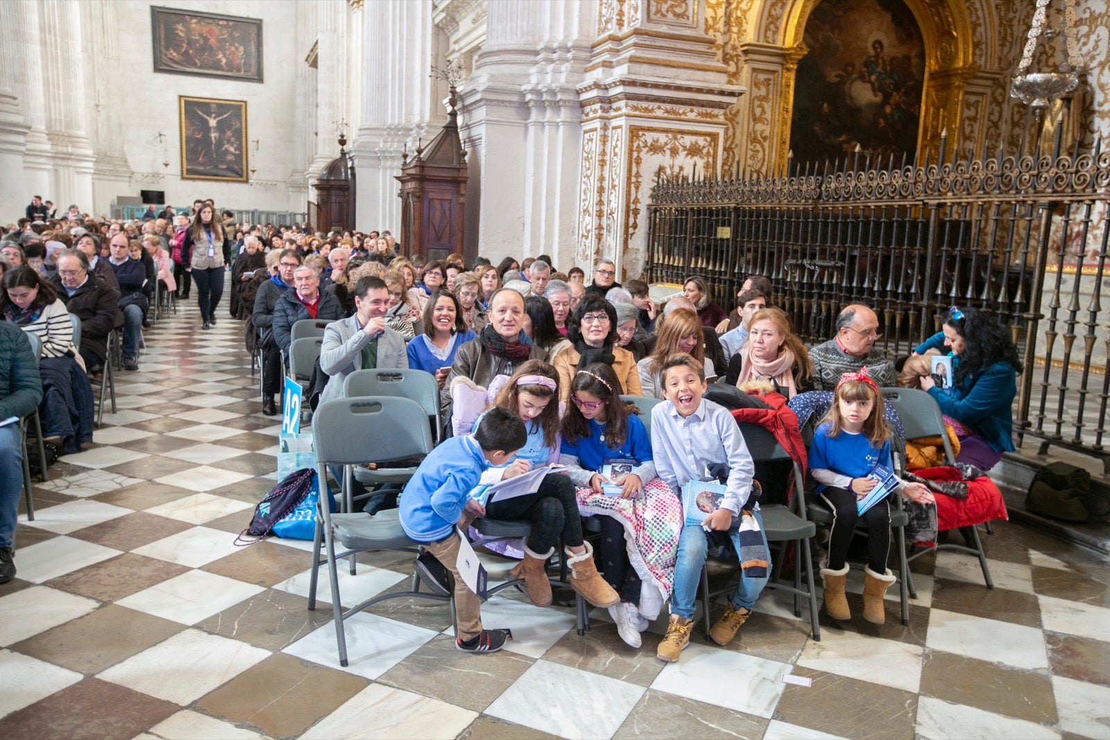 Los mejores momentos y el ambiente de lo vivido en la catedral de Granada este sábado.