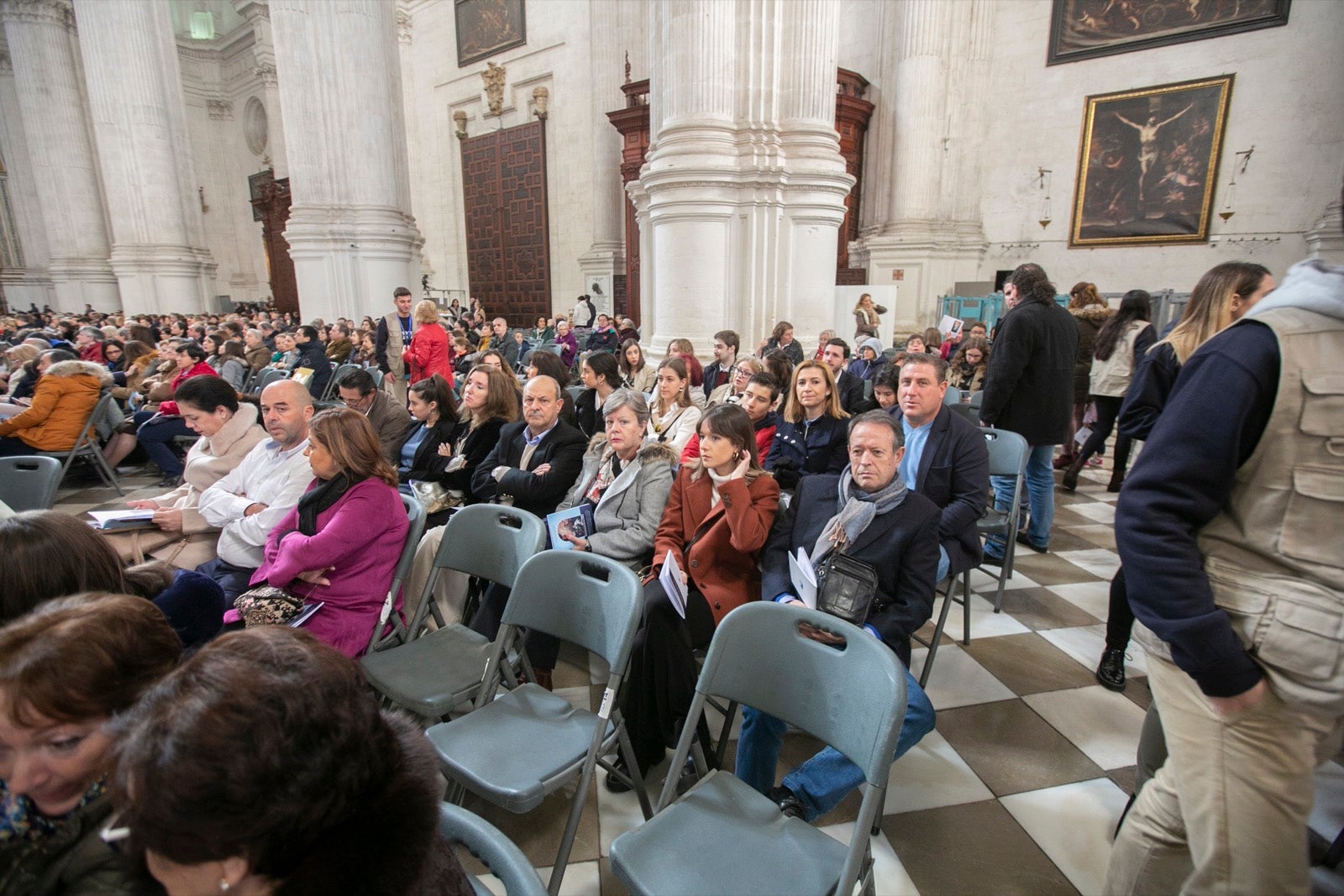 Los mejores momentos y el ambiente de lo vivido en la catedral de Granada este sábado.