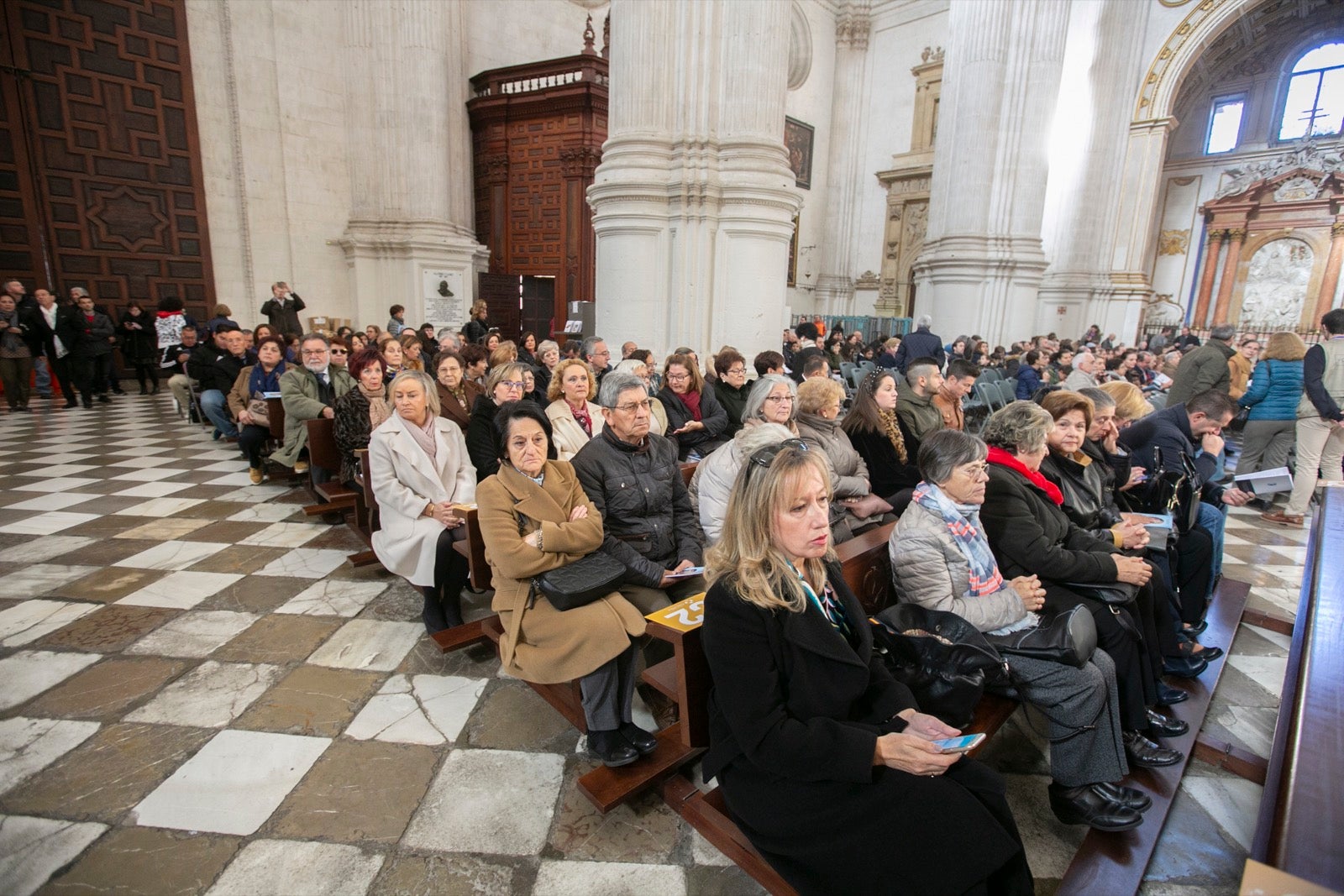 Los mejores momentos y el ambiente de lo vivido en la catedral de Granada este sábado.