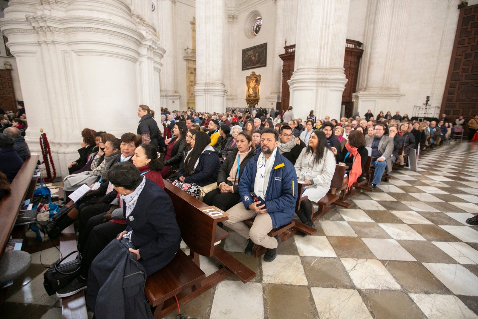 Los mejores momentos y el ambiente de lo vivido en la catedral de Granada este sábado.