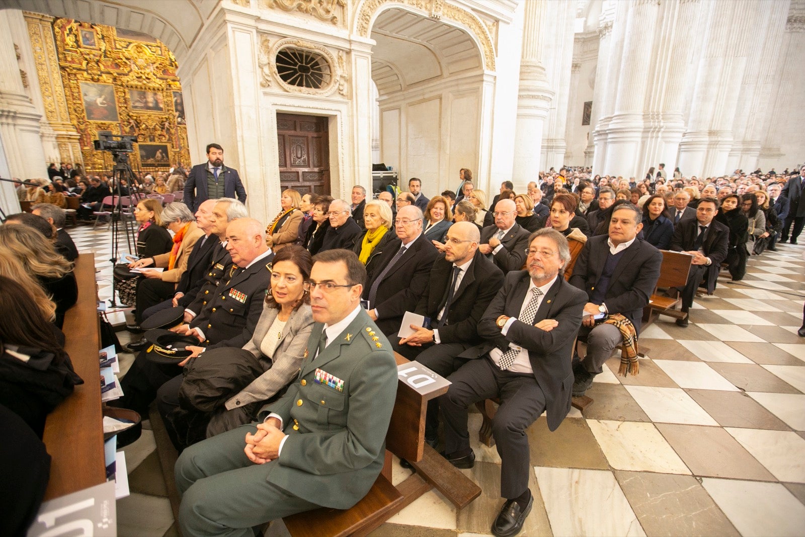 Los mejores momentos y el ambiente de lo vivido en la catedral de Granada este sábado.