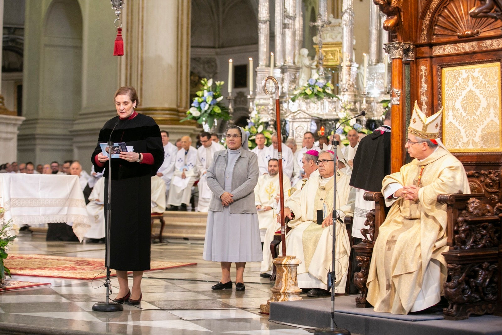 Los mejores momentos y el ambiente de lo vivido en la catedral de Granada este sábado.