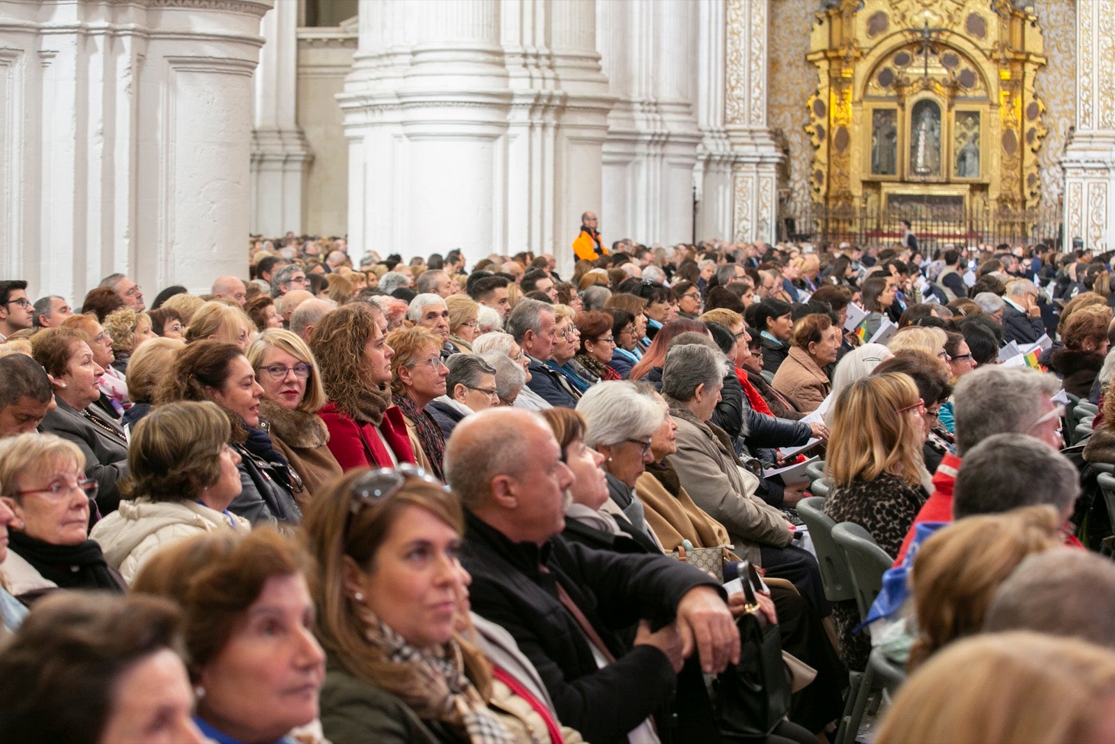 Los mejores momentos y el ambiente de lo vivido en la catedral de Granada este sábado.