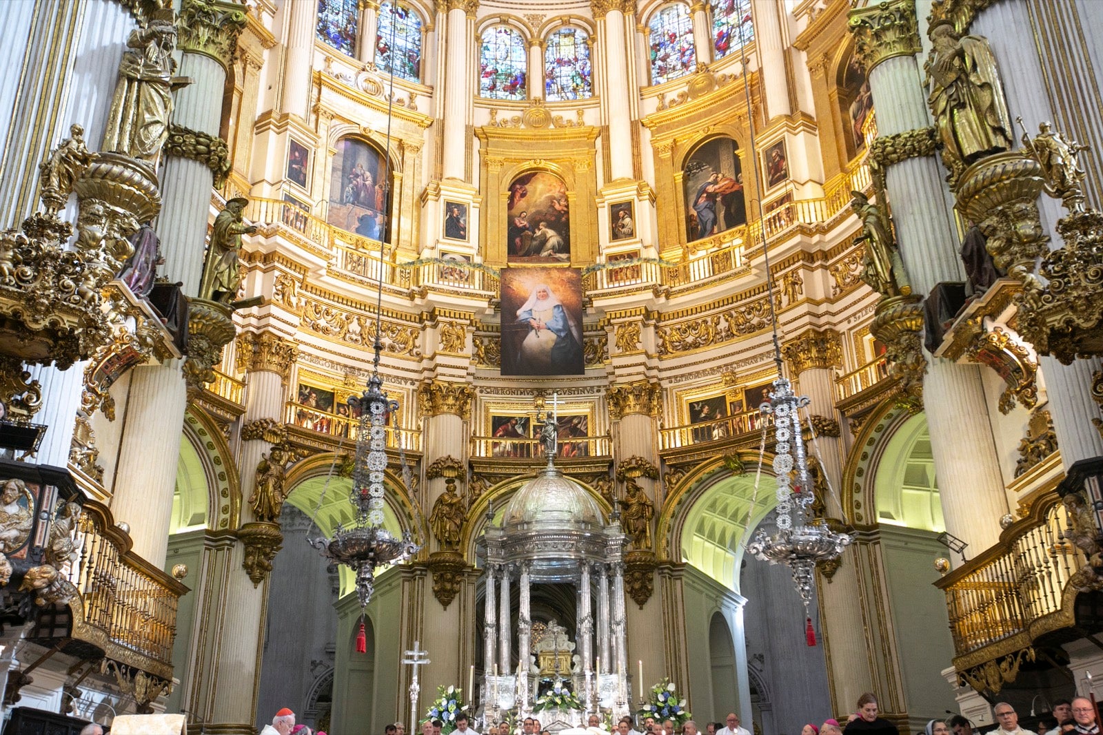 Los mejores momentos y el ambiente de lo vivido en la catedral de Granada este sábado.