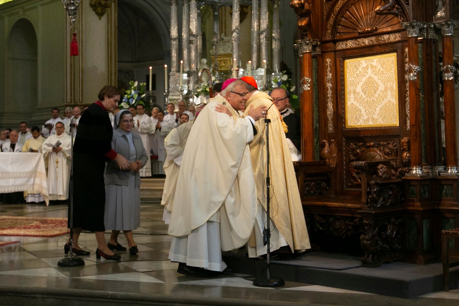 Los mejores momentos y el ambiente de lo vivido en la catedral de Granada este sábado.