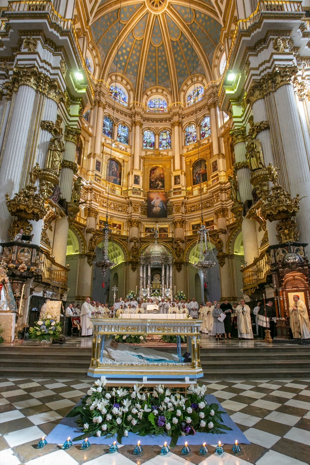 Los mejores momentos y el ambiente de lo vivido en la catedral de Granada este sábado.