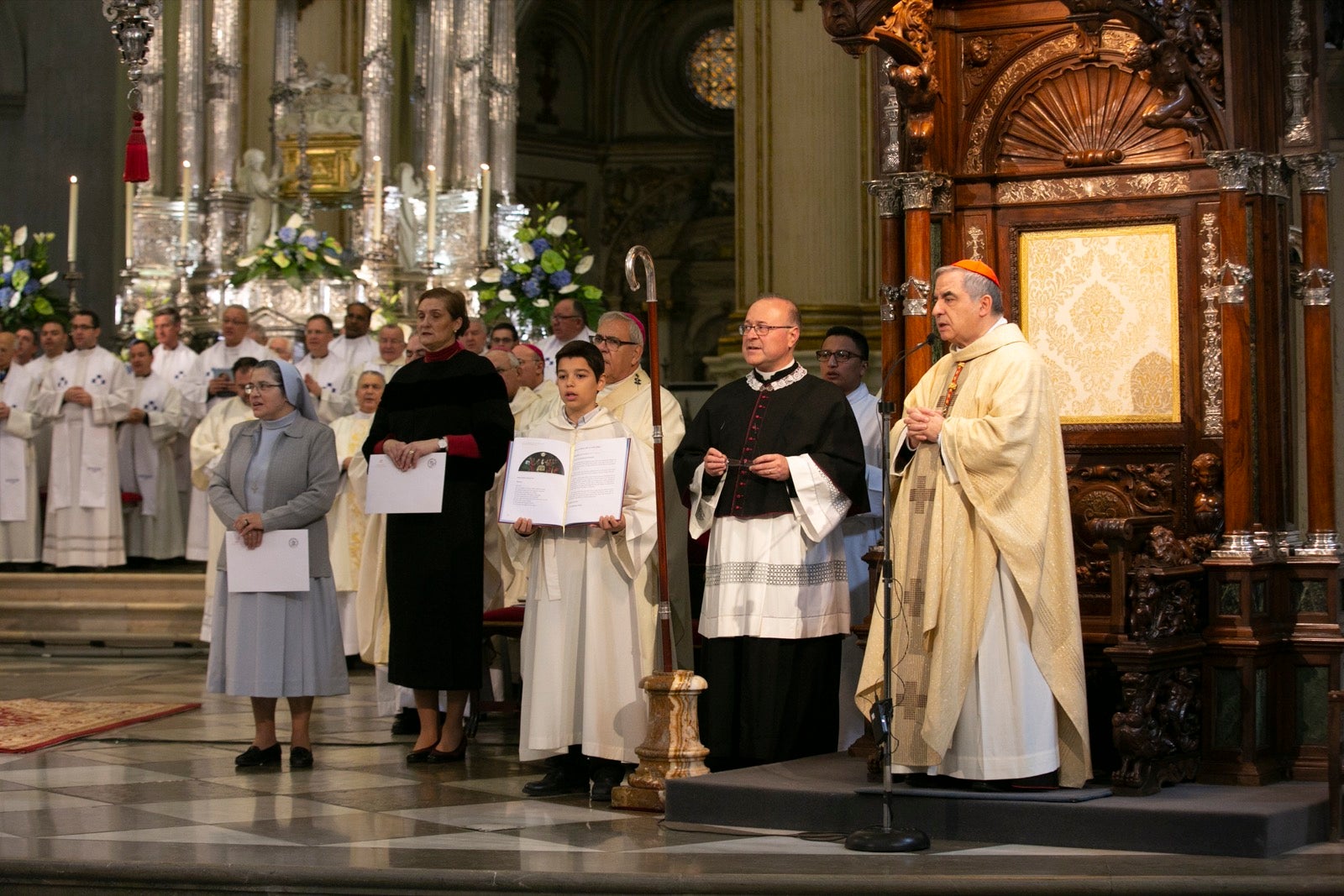 Los mejores momentos y el ambiente de lo vivido en la catedral de Granada este sábado.