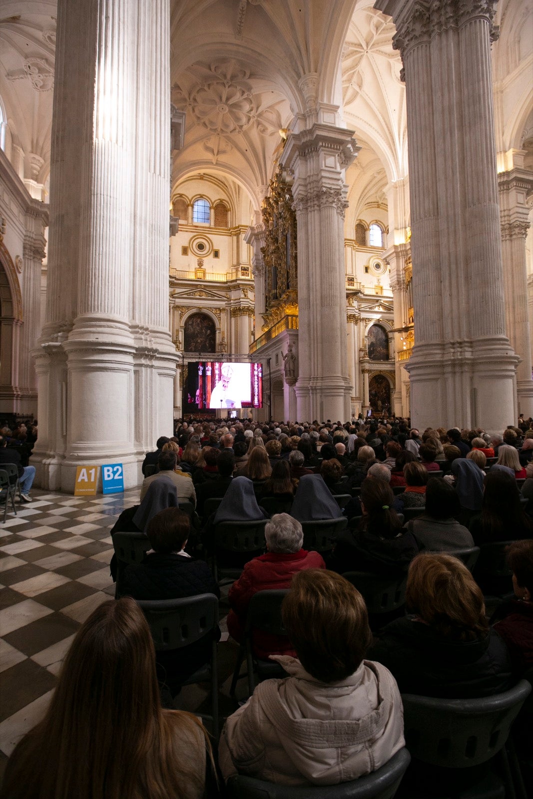 Los mejores momentos y el ambiente de lo vivido en la catedral de Granada este sábado.