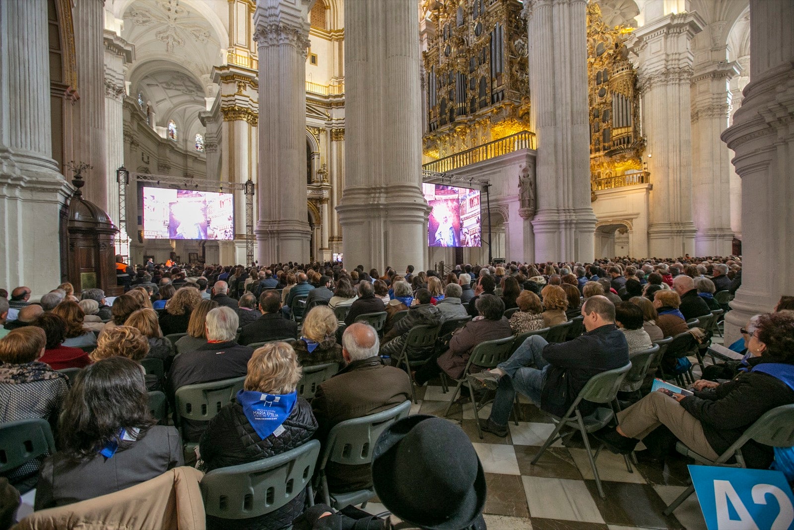 Los mejores momentos y el ambiente de lo vivido en la catedral de Granada este sábado.