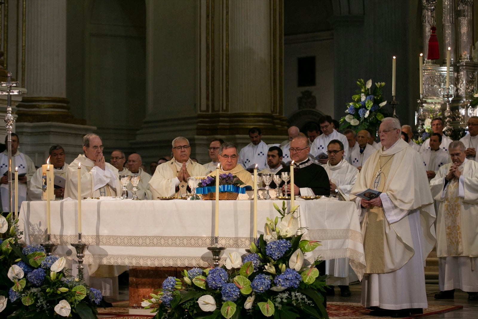 Los mejores momentos y el ambiente de lo vivido en la catedral de Granada este sábado.