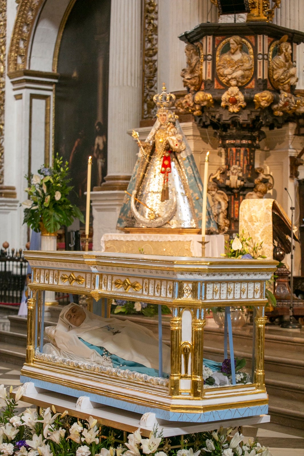 Los mejores momentos y el ambiente de lo vivido en la catedral de Granada este sábado.