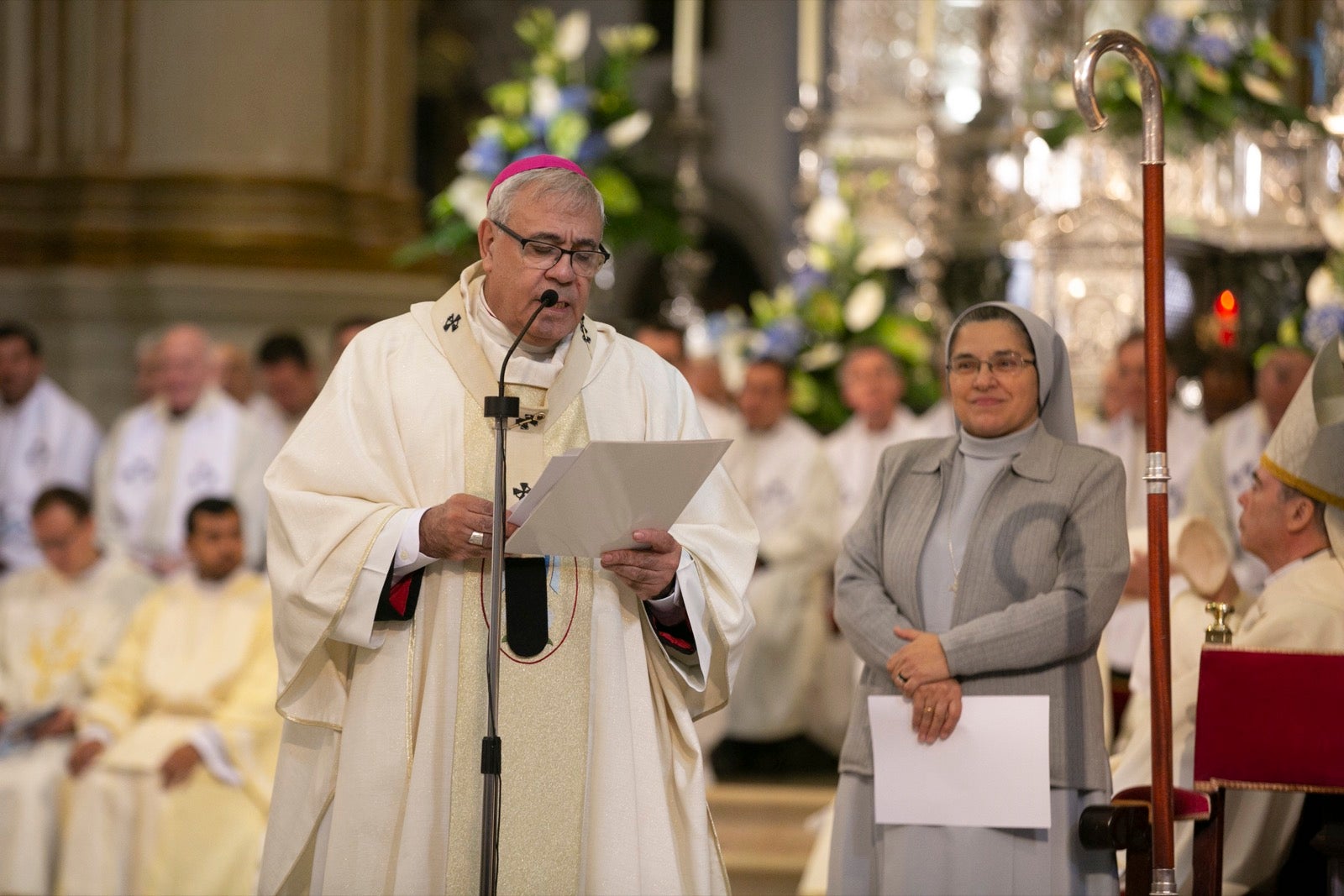 Los mejores momentos y el ambiente de lo vivido en la catedral de Granada este sábado.