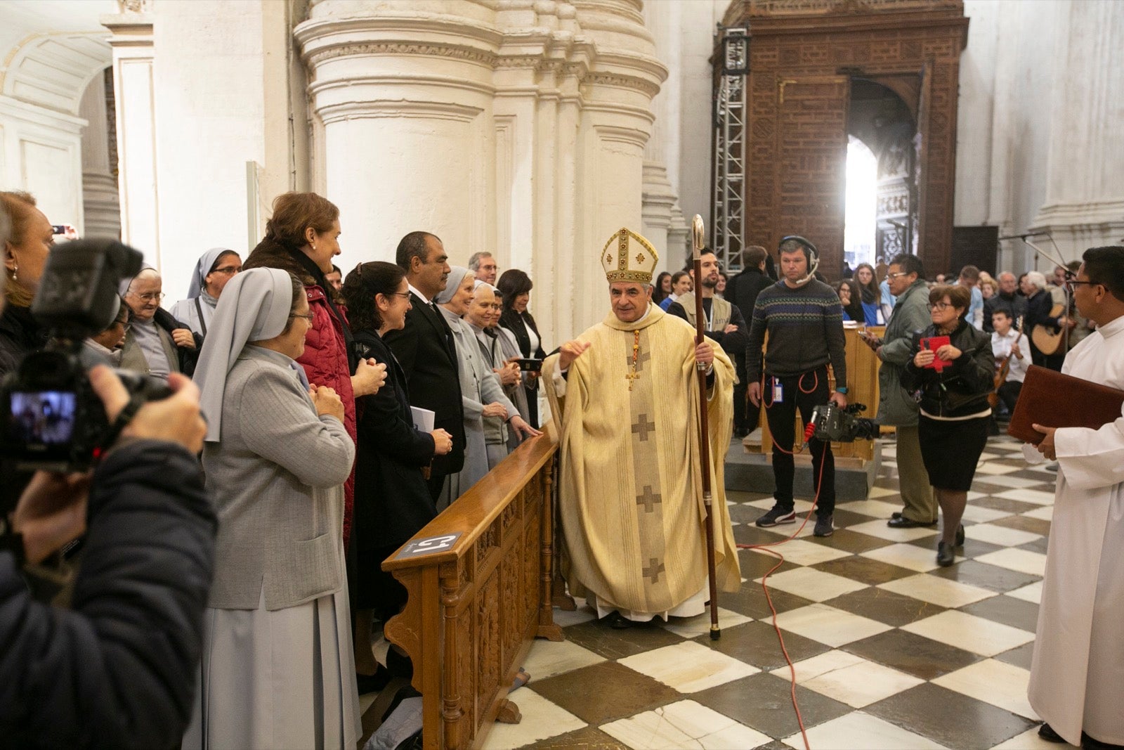 Los mejores momentos y el ambiente de lo vivido en la catedral de Granada este sábado.