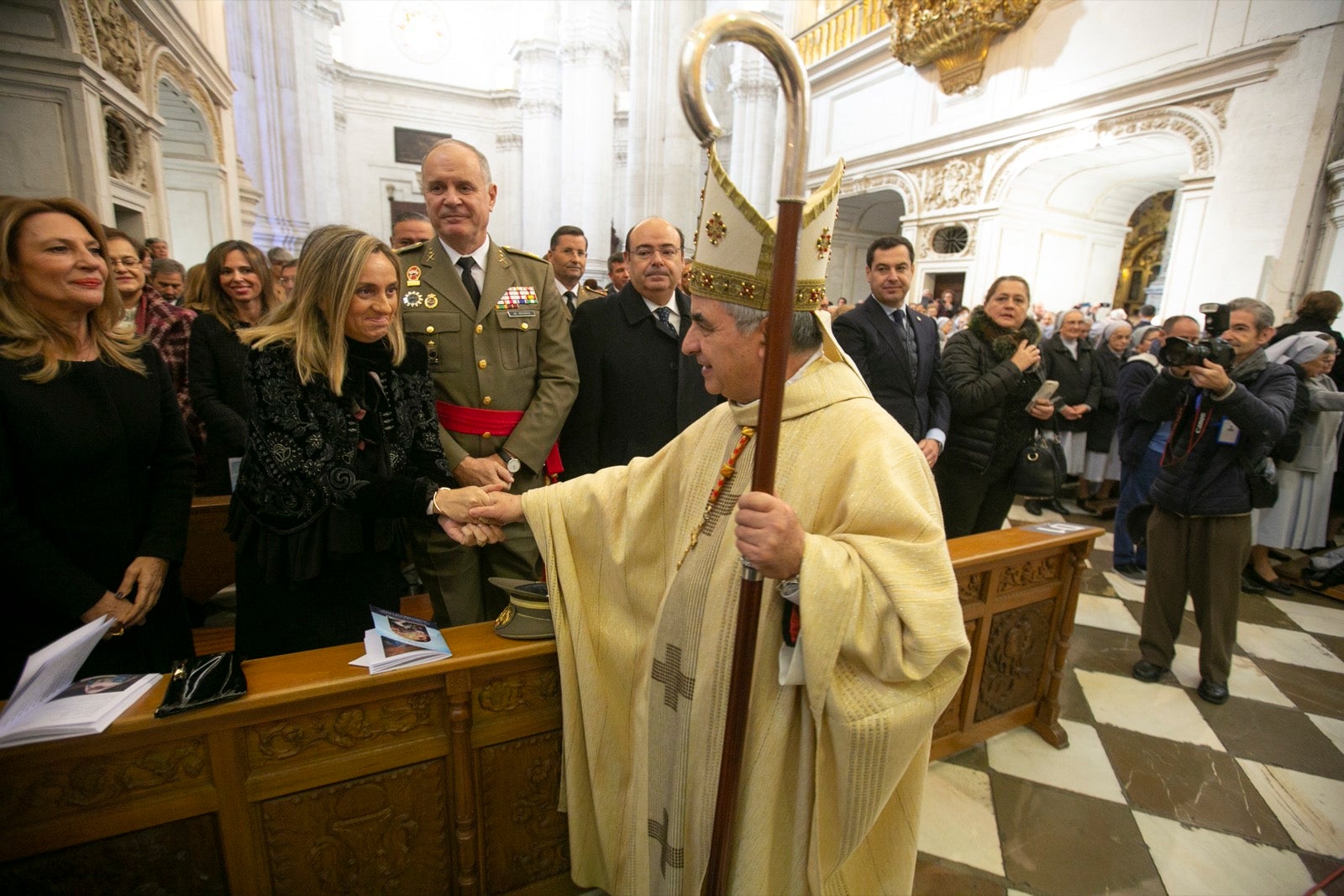 Los mejores momentos y el ambiente de lo vivido en la catedral de Granada este sábado.