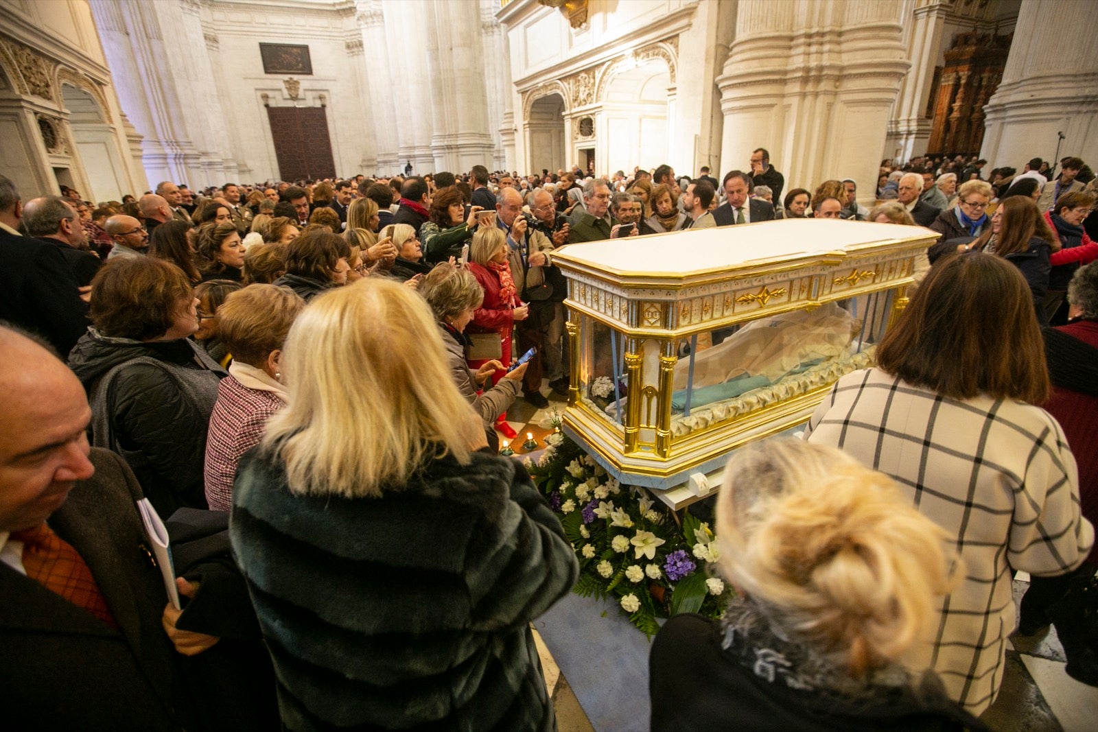 Los mejores momentos y el ambiente de lo vivido en la catedral de Granada este sábado.