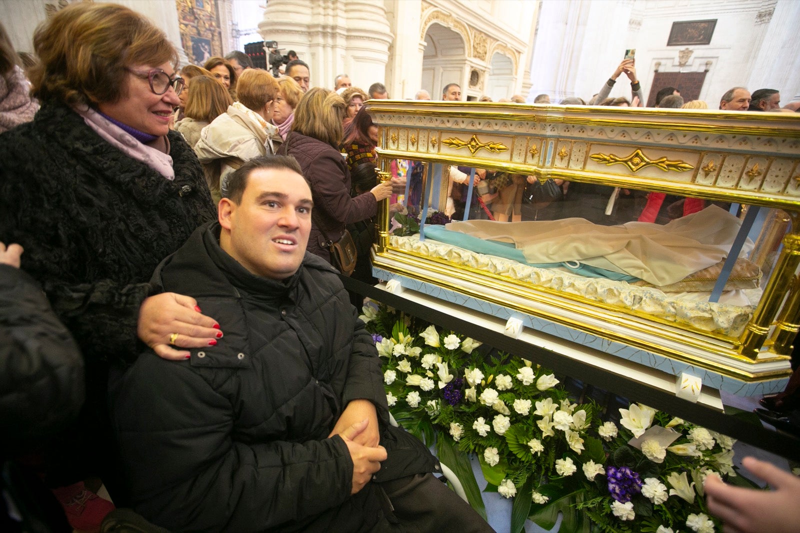 Los mejores momentos y el ambiente de lo vivido en la catedral de Granada este sábado.