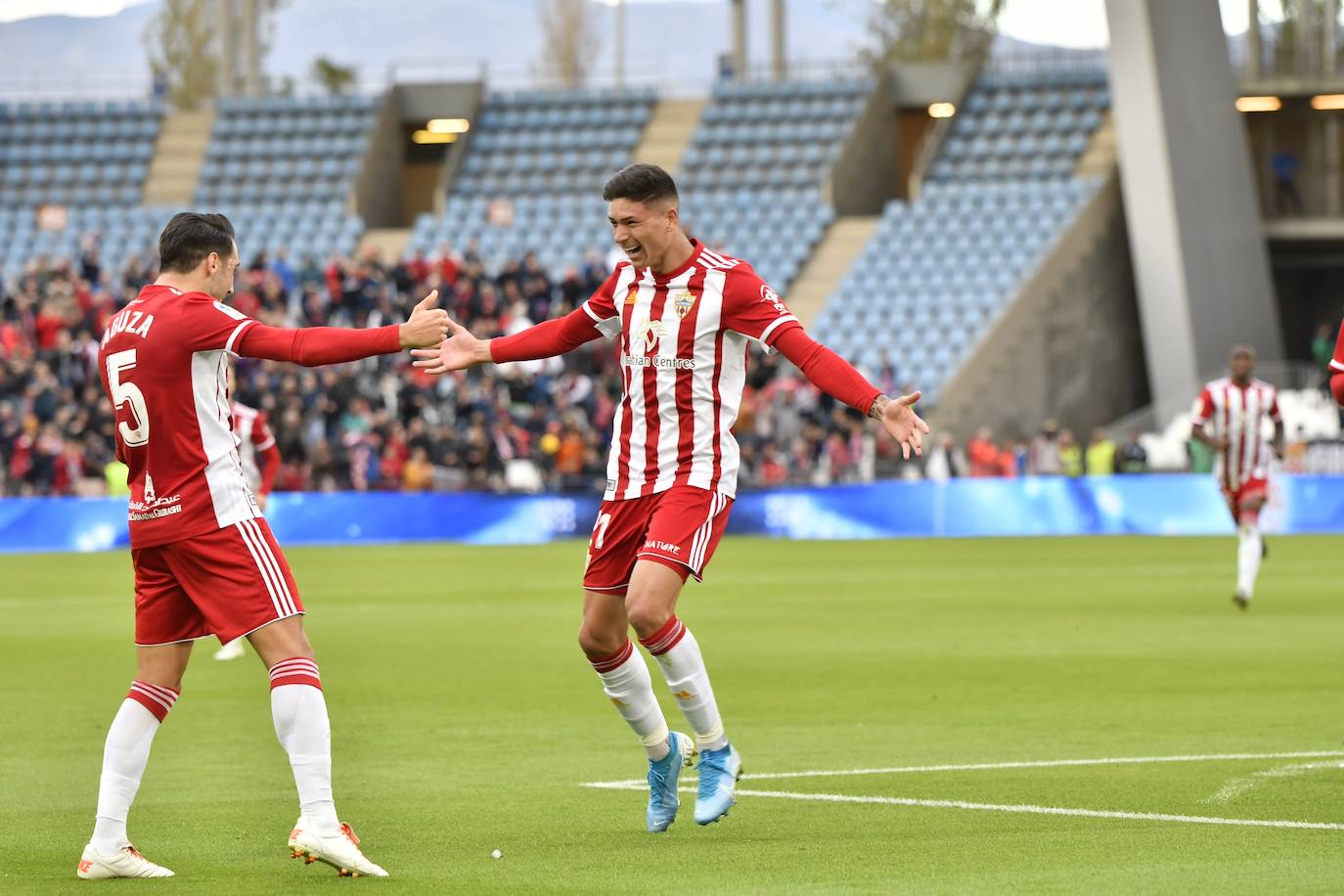 Los rojiblancos empatan con justicia ante un Real Zaragoza que manda en la segunda parte.