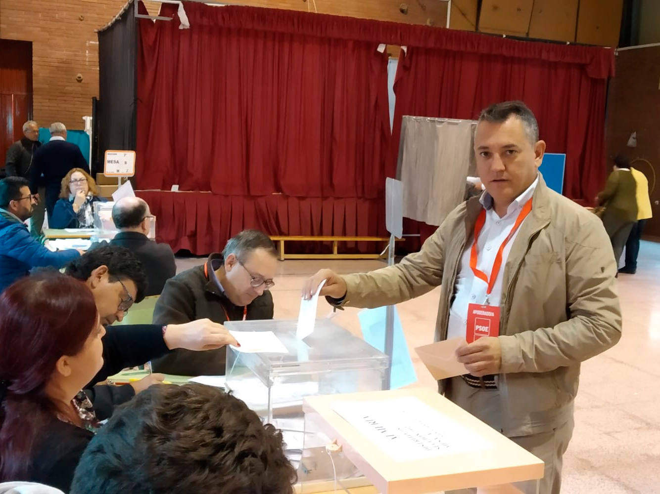 Los aspirantes a ocupar los escaños de Almería en el Congreso de los Diputados y el Senado esperan que las urnas se llenen hoy y se logre la ansiada «estabilidad» en el Gobierno