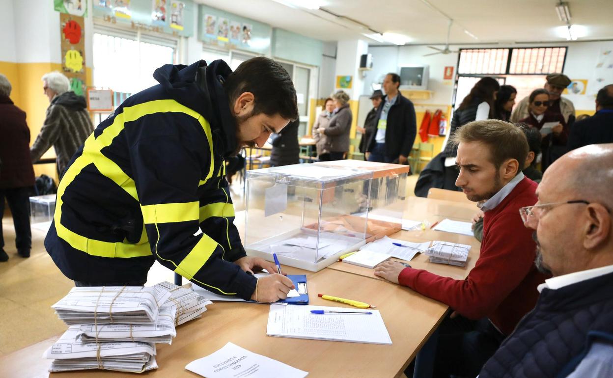 La participación en Granada baja 4 puntos con respecto al 28A
