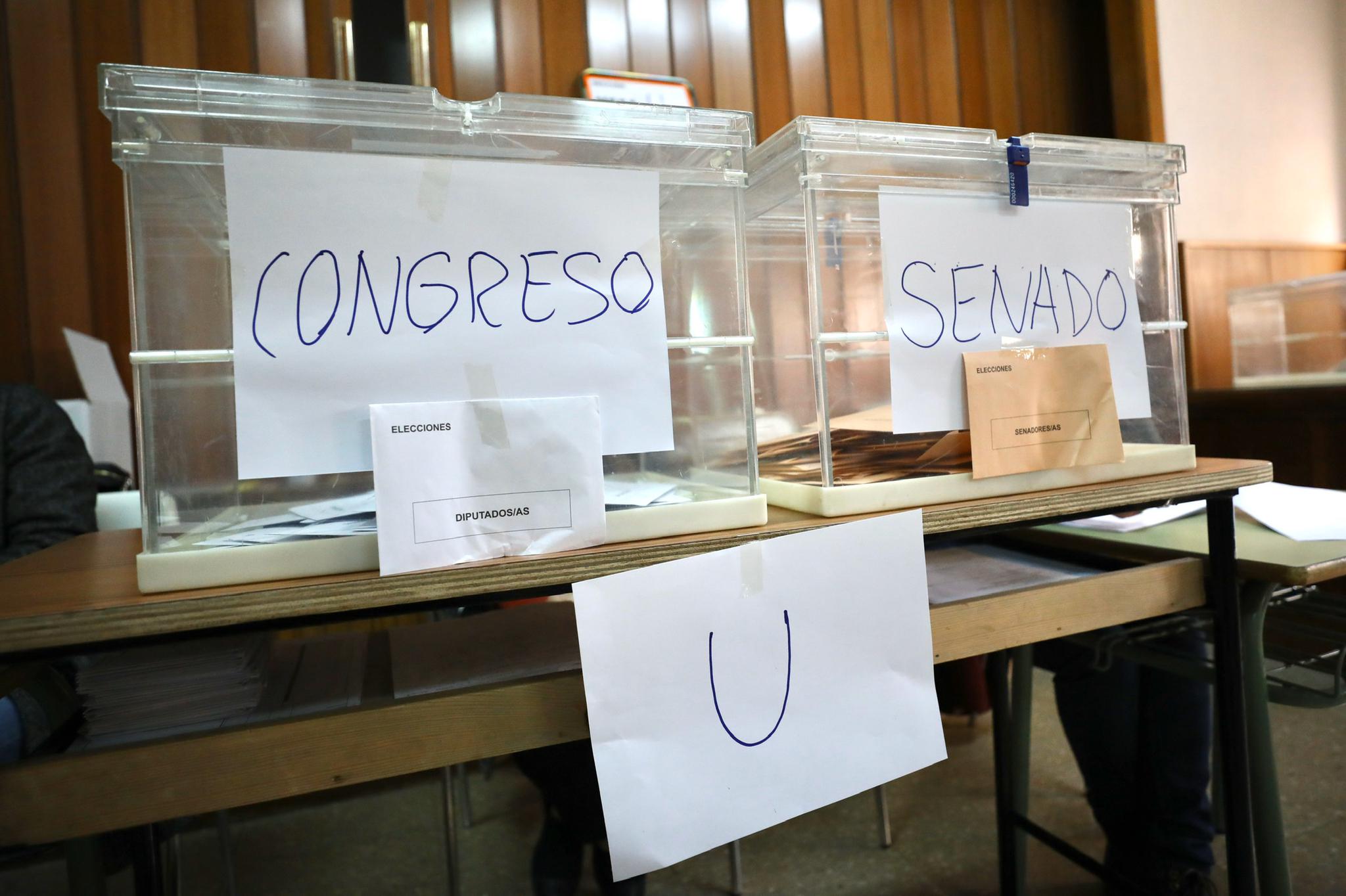 Desde las nueve de la mañana hasta las ocho de la tarde de este domingo, 775.007 granadinos podrán depositar en sus correspondientes mesas electorales -un total de 1.100- las papeletas con su sufragio al Congreso y el Senado