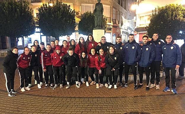 La expedición rojiblanca posa en Mérida, donde pernoctó. 